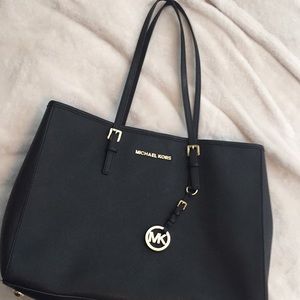 Michael Kors Jet Set Medium Tote ❤️